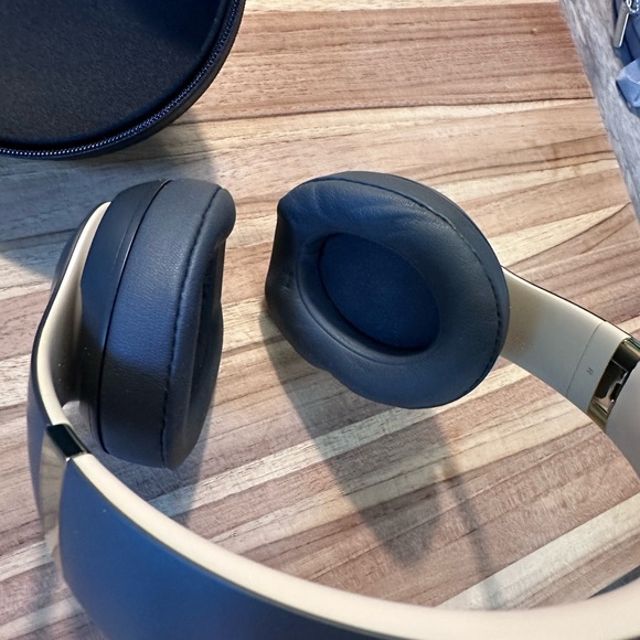 Beats Studio Wireless Headphones Model B0501 - Picture 13 of 16
